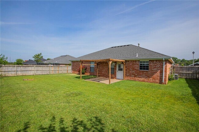 Building Photo - 808 Jon Dr