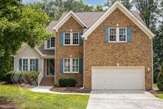 Building Photo - Lovely 4-Bedroom House w/1st FL Primary Su...