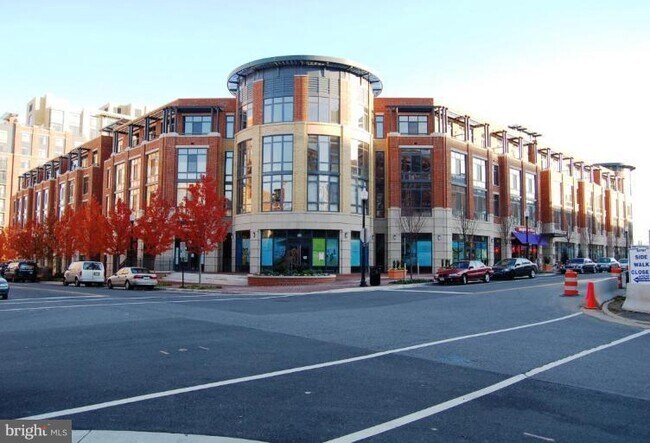 Building Photo - 520 John Carlyle St