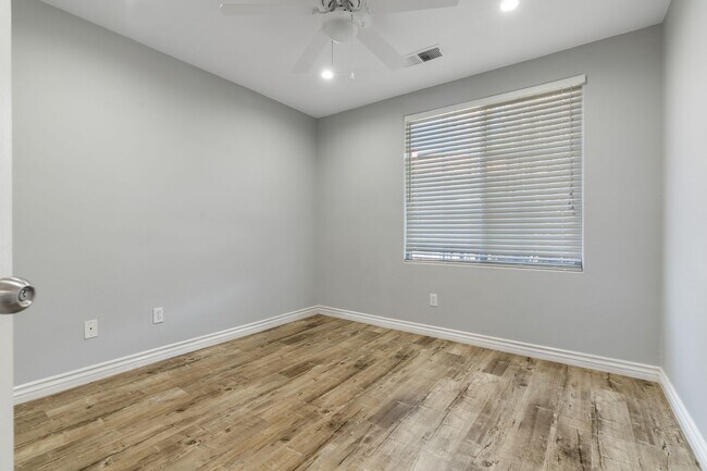 Building Photo - SPECIAL OF THE MONTH -   Beautiful NW Bakersfield Home with Lake Access!!