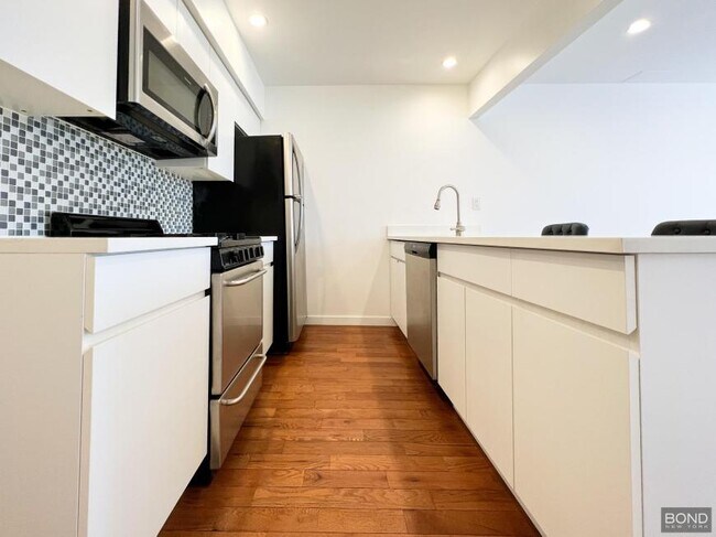 Building Photo - 1 bedroom in Queens NY 11101