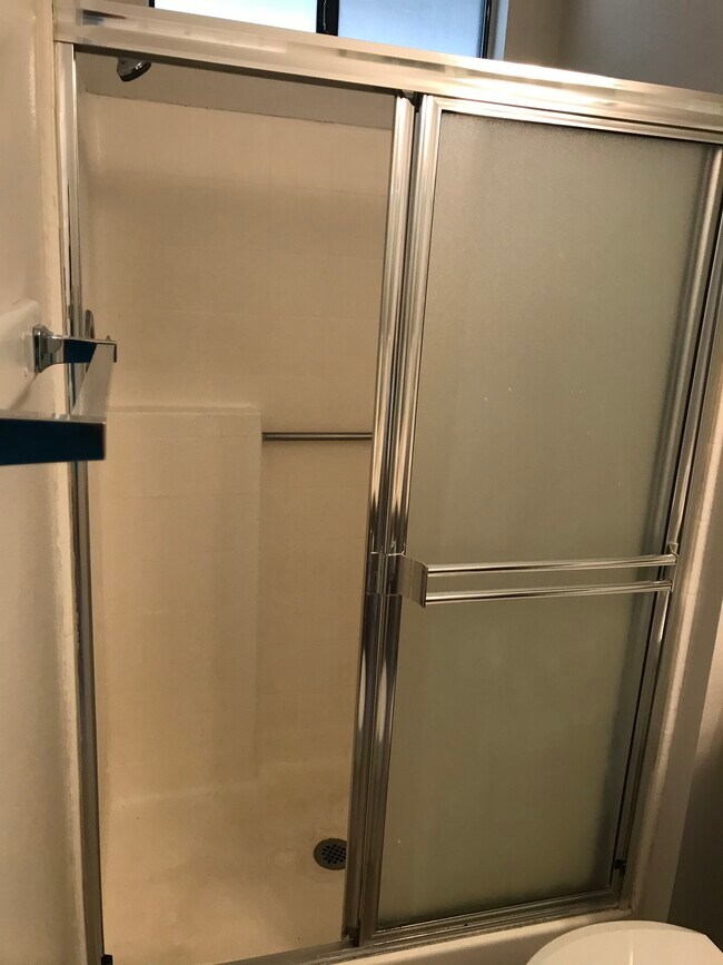 Mb shower only - 2121 Phlox Ave