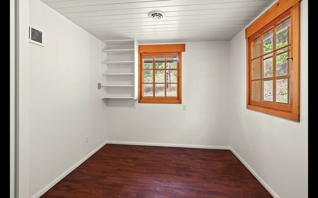 Building Photo - 12712 NE Newman Lake Dr