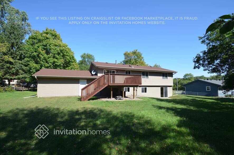 Building Photo - 2601 E 121st St