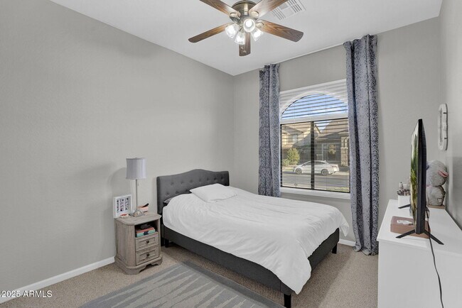 Building Photo - 10226 E Lakeview Ave