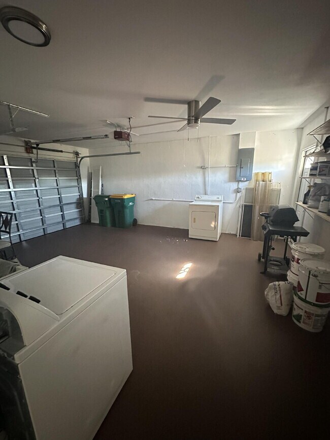 Building Photo - Charming 2-Bed, 2-Bath Retreat in Port Charlotte!