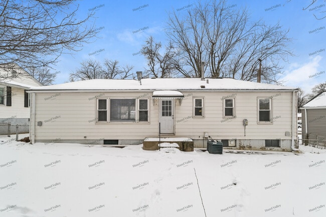 Building Photo - 1147 Darr Dr