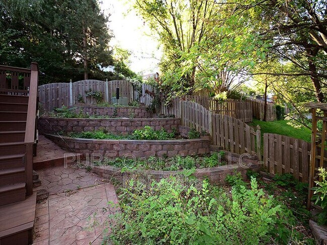 Building Photo - 1217 Pierce St