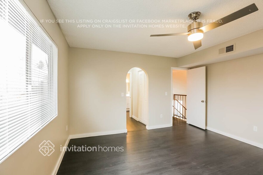 Building Photo - 1712 W Bentrup Ct