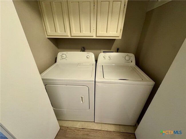 Building Photo - 1202 Thorpe Ln