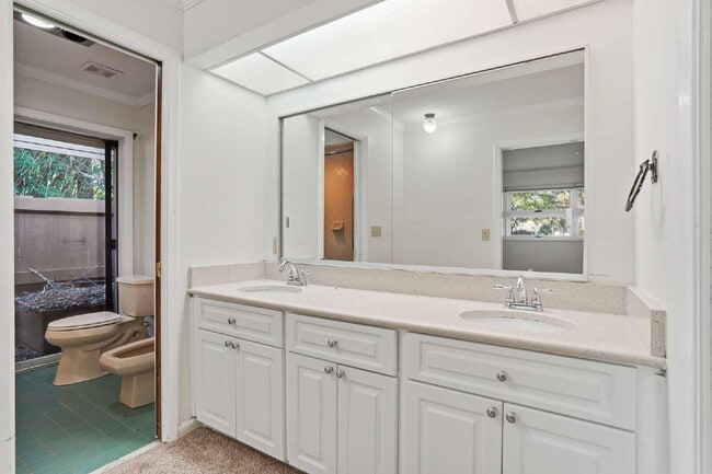 Building Photo - 815 Farm Quarter Rd