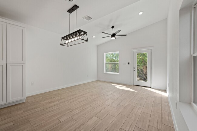 Building Photo - 212 Cooper St