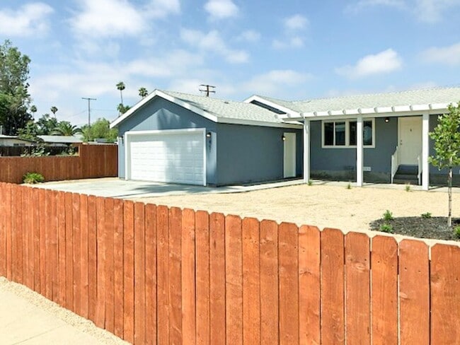 Building Photo - Newer home for rent on large lot!