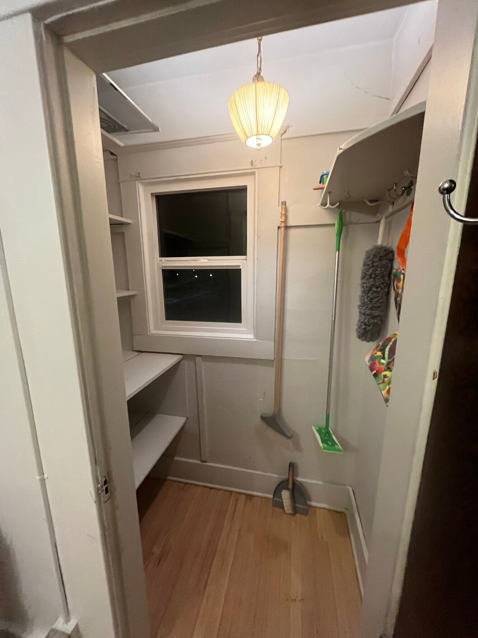 Building Photo - 856 E Carter St