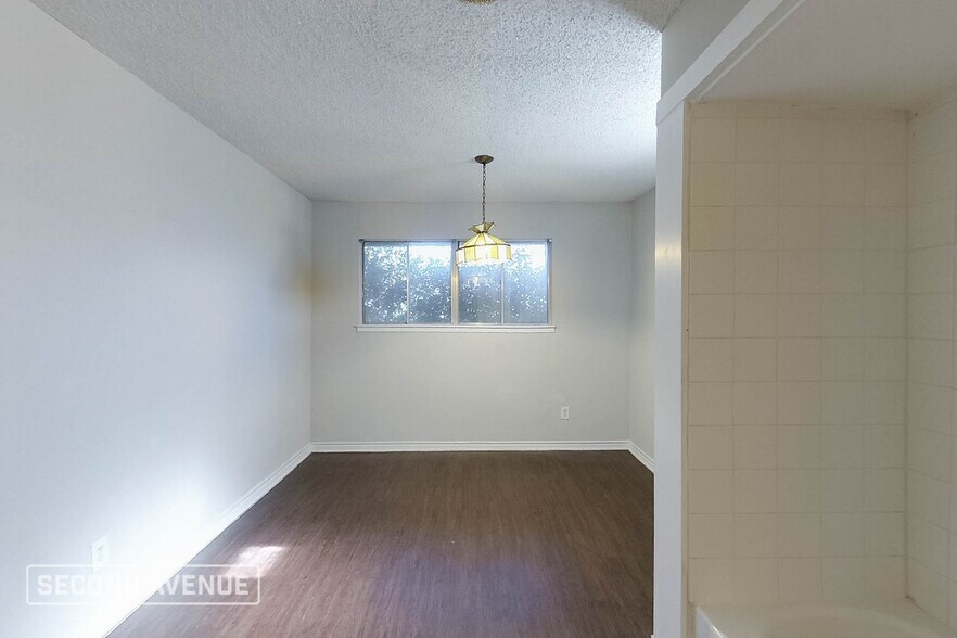 Building Photo - 2713 S Carrier Pkwy