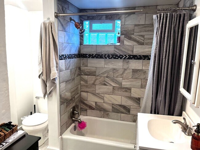 Building Photo - 23 Enon Wy