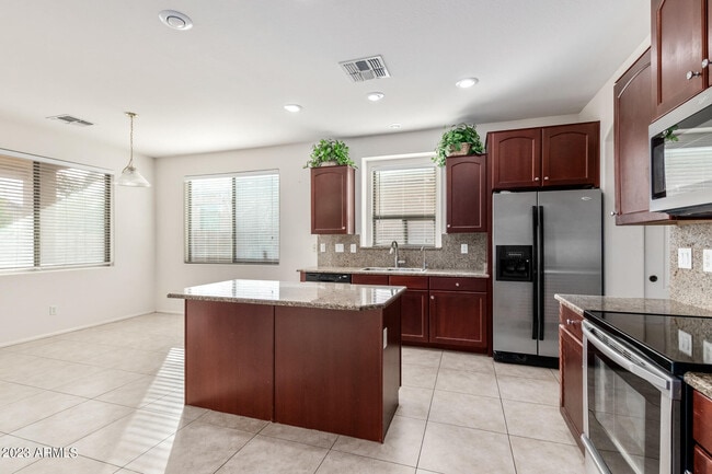 Building Photo - 40747 W Robbins Dr