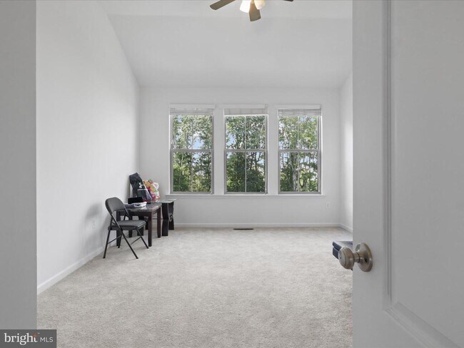Building Photo - 422 Indigo Way