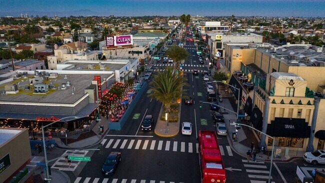 Long Beach Things to Do- Belmont - 645 Chestnut Ave