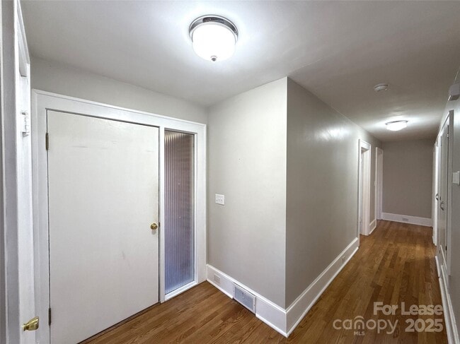 Building Photo - 2023 Robin Rd