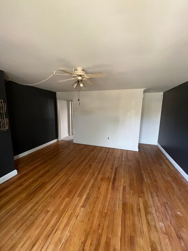 Building Photo - 4707 Chatford Ave