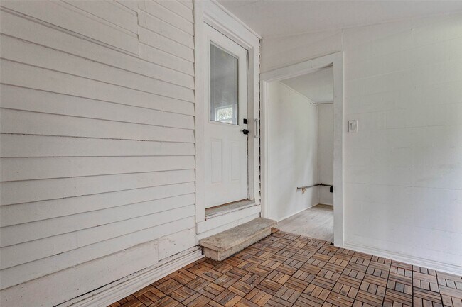 Building Photo - 1302 Ross St