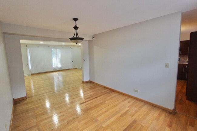 Building Photo - 7108 W Niles Ave