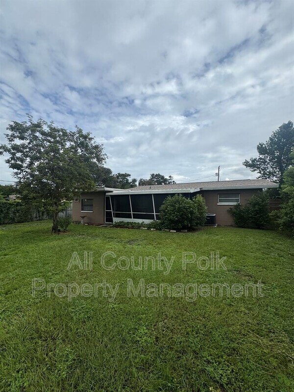 Building Photo - 1625 E Fern Rd