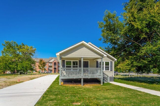 Building Photo - 2005 S Lyerly St