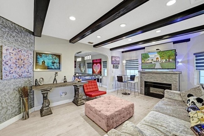 Building Photo - 2000 Jackson St