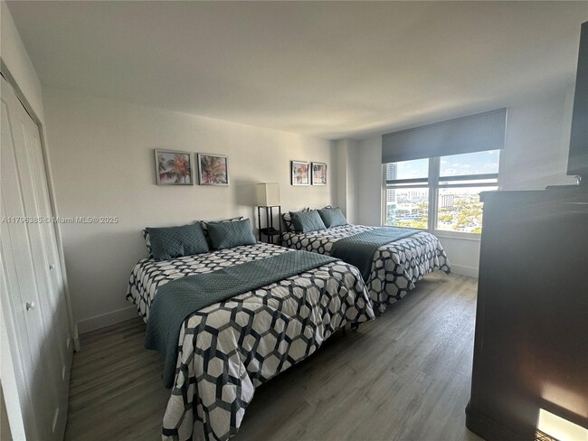 Building Photo - 3800 S Ocean Dr