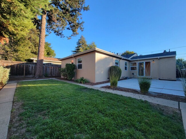 Building Photo - Updated Home in Palo Alto Available with Air Conditioning