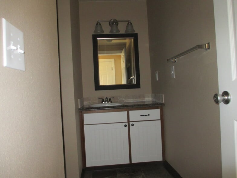 Building Photo - 3322 NE Lancaster St