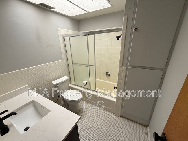 Building Photo - 2630 S 800 E