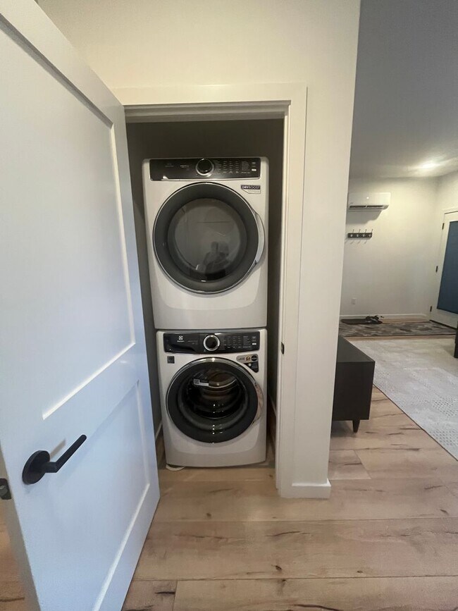 Building Photo - 2989 S 30th Ave