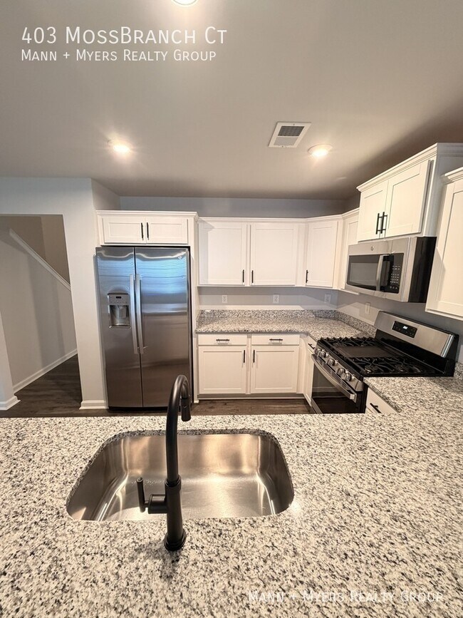 Building Photo - 403 Moss Branch Ct