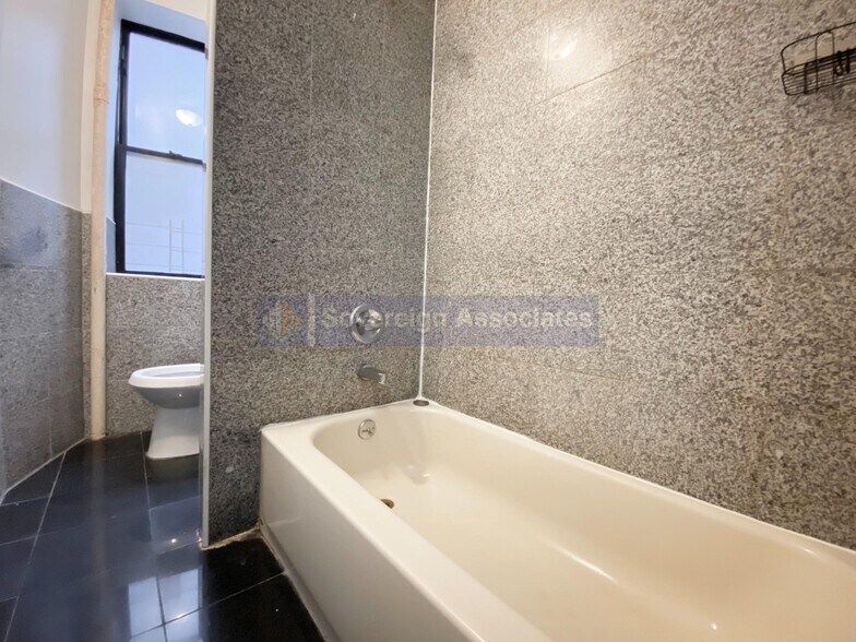 Building Photo - 529 W 151st St