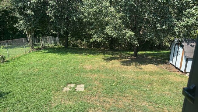 Building Photo - 3 Bedroom 1 Bathroom Renovated House with Fenced Yard