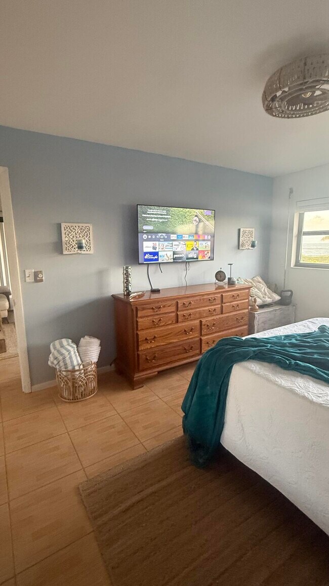 Building Photo - 5159 N Hwy A1A