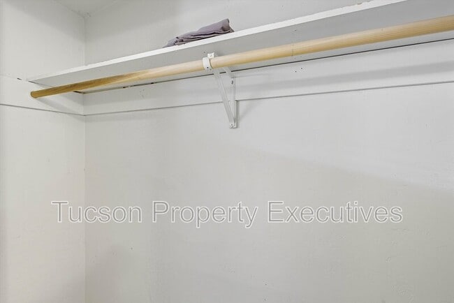 Building Photo - 1638 N Beverly Ave