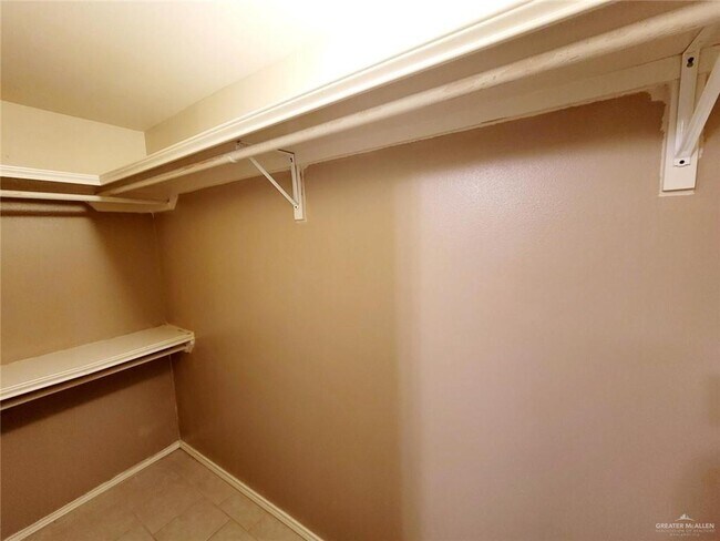 Building Photo - 9 Tahiti Dr