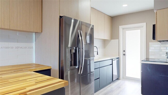 Building Photo - 13105 Ixora Ct