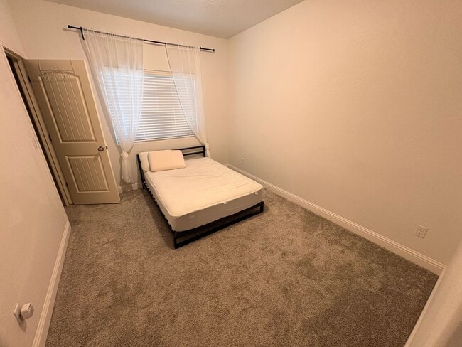 Building Photo - 3 bedroom, 2 bathroom home for rent in Southeast Visalia