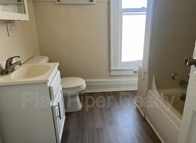 Building Photo - 404 E Prospect Terrace