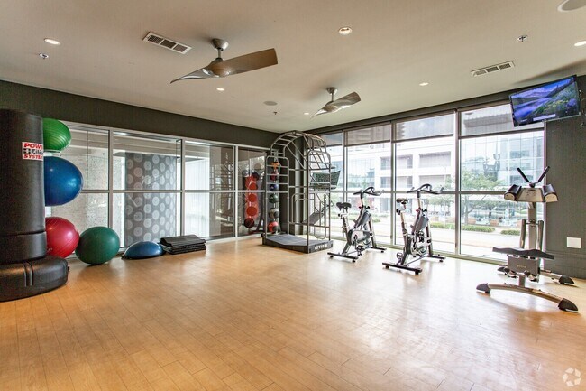Building Photo - Modern Style, Prime Location
