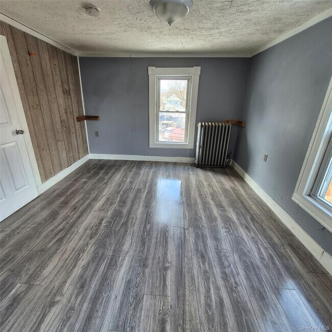 Building Photo - 235 Downs St