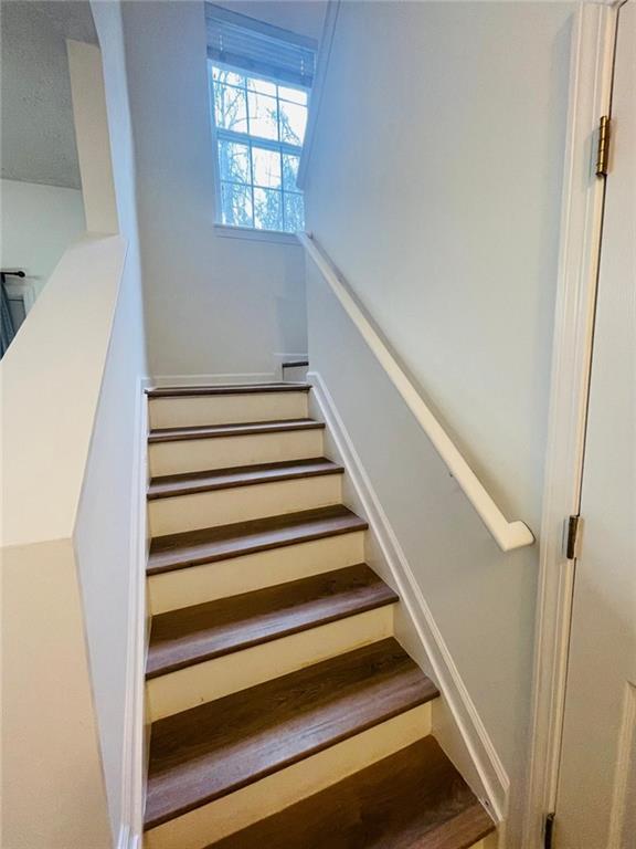 Building Photo - 3709 Hutchinson Trace Dr