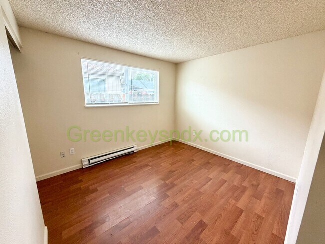 Building Photo - Wonderful 3-bedroom 2 Bath House in SE Portland!