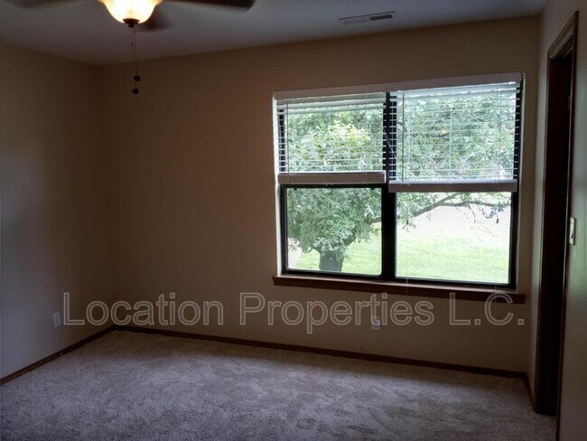 Building Photo - 950 Monterey Way