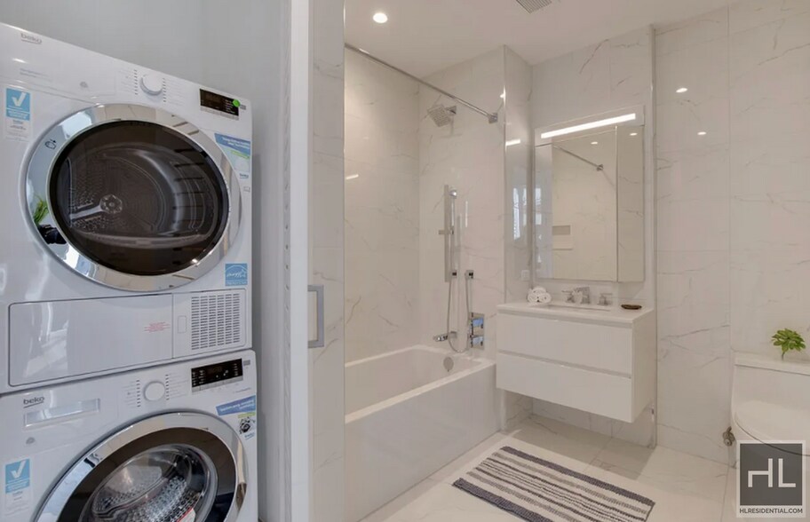 Building Photo - East 44th Street